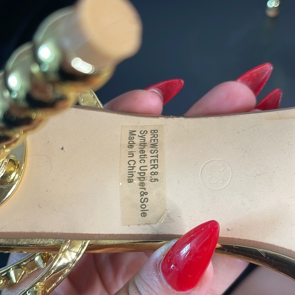 Fashion Nova gold heel - Picture 3 of 5